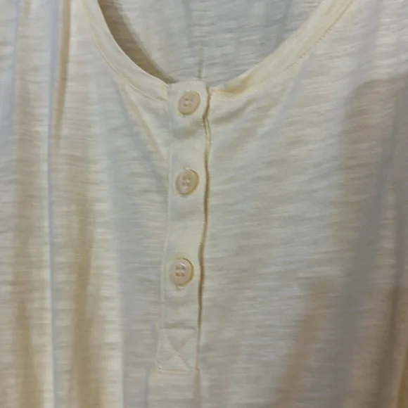 Cute yellow XXL Henley Style tank ties at bottom - Picture 3 of 6